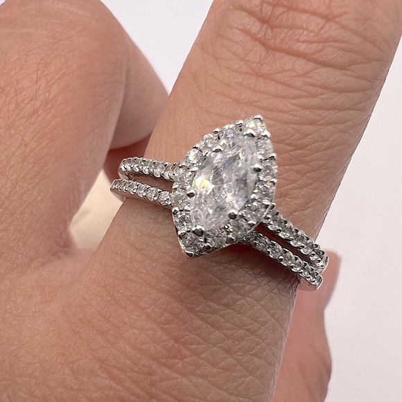 Lab Marquise cut bridal ring set in 1.5 carat total weight - Picture 6 of 9